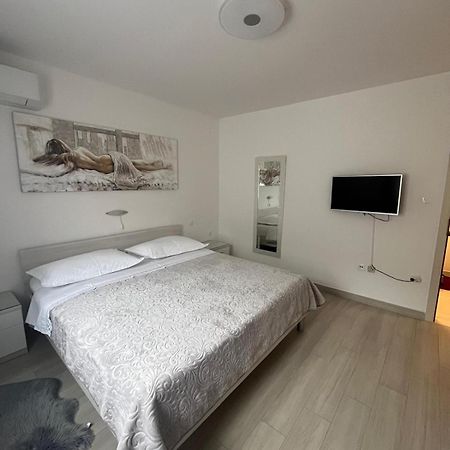 Apartman Tessa Vela Luka Exteriör bild