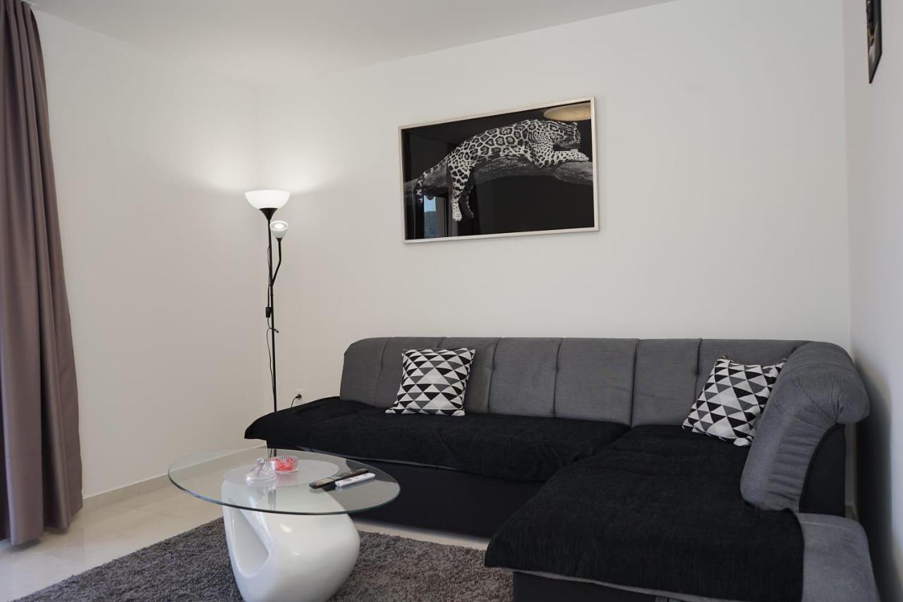 Apartman Tessa Vela Luka Exteriör bild