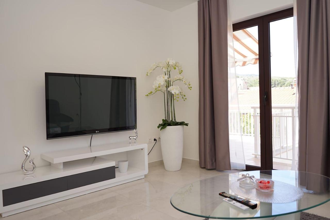Apartman Tessa Vela Luka Exteriör bild