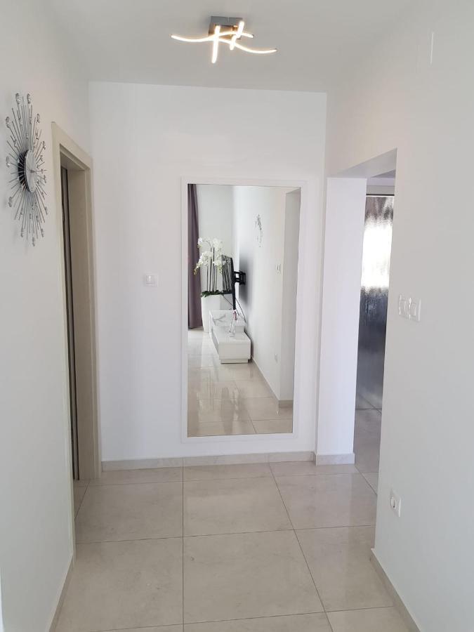 Apartman Tessa Vela Luka Exteriör bild
