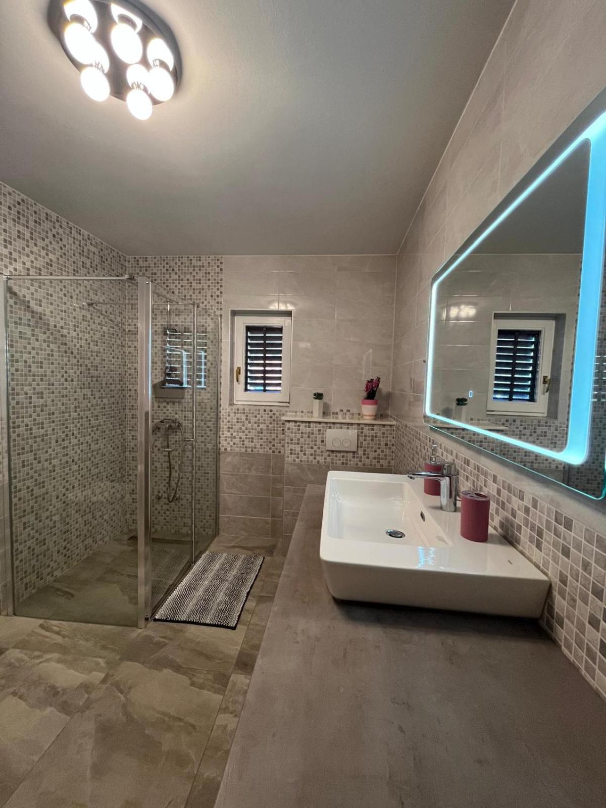 Apartman Tessa Vela Luka Exteriör bild